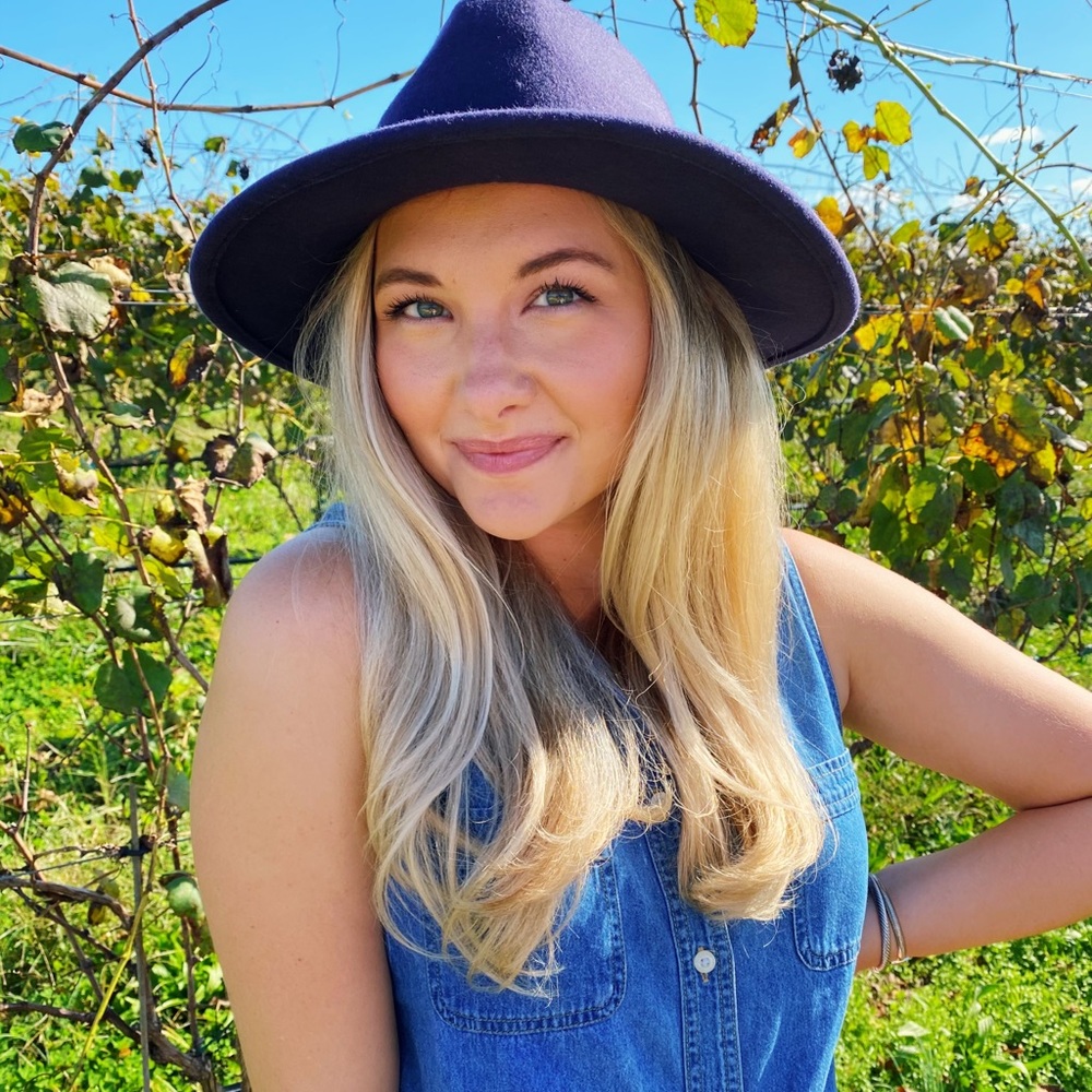 Meet your Posher, Nicole